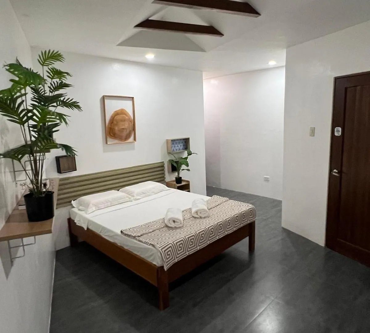 White House Panglao Apartment